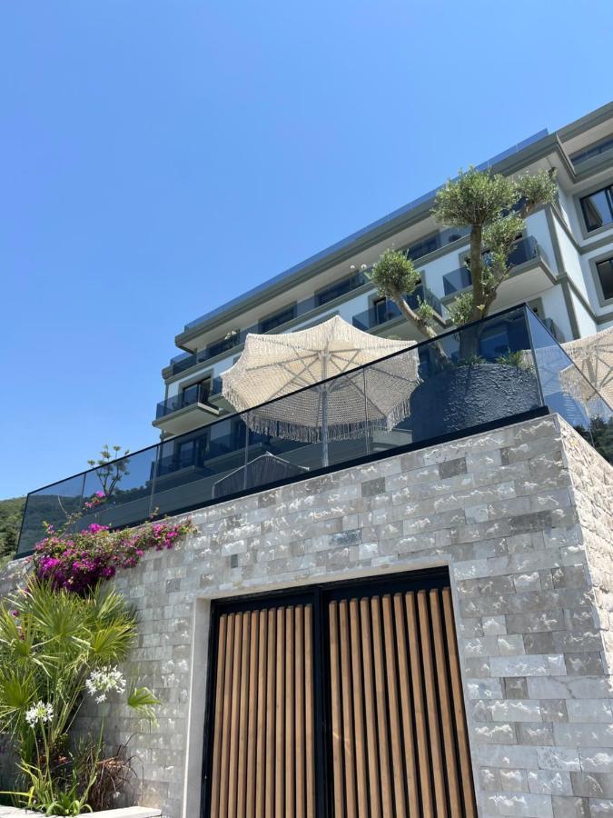 Mazarine Hotel, Vlorë, Albania Radhimë Exterior foto