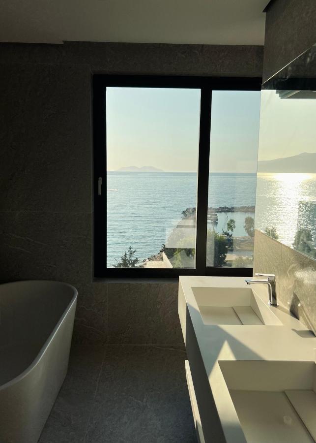 Mazarine Hotel, Vlorë, Albania Radhimë Exterior foto
