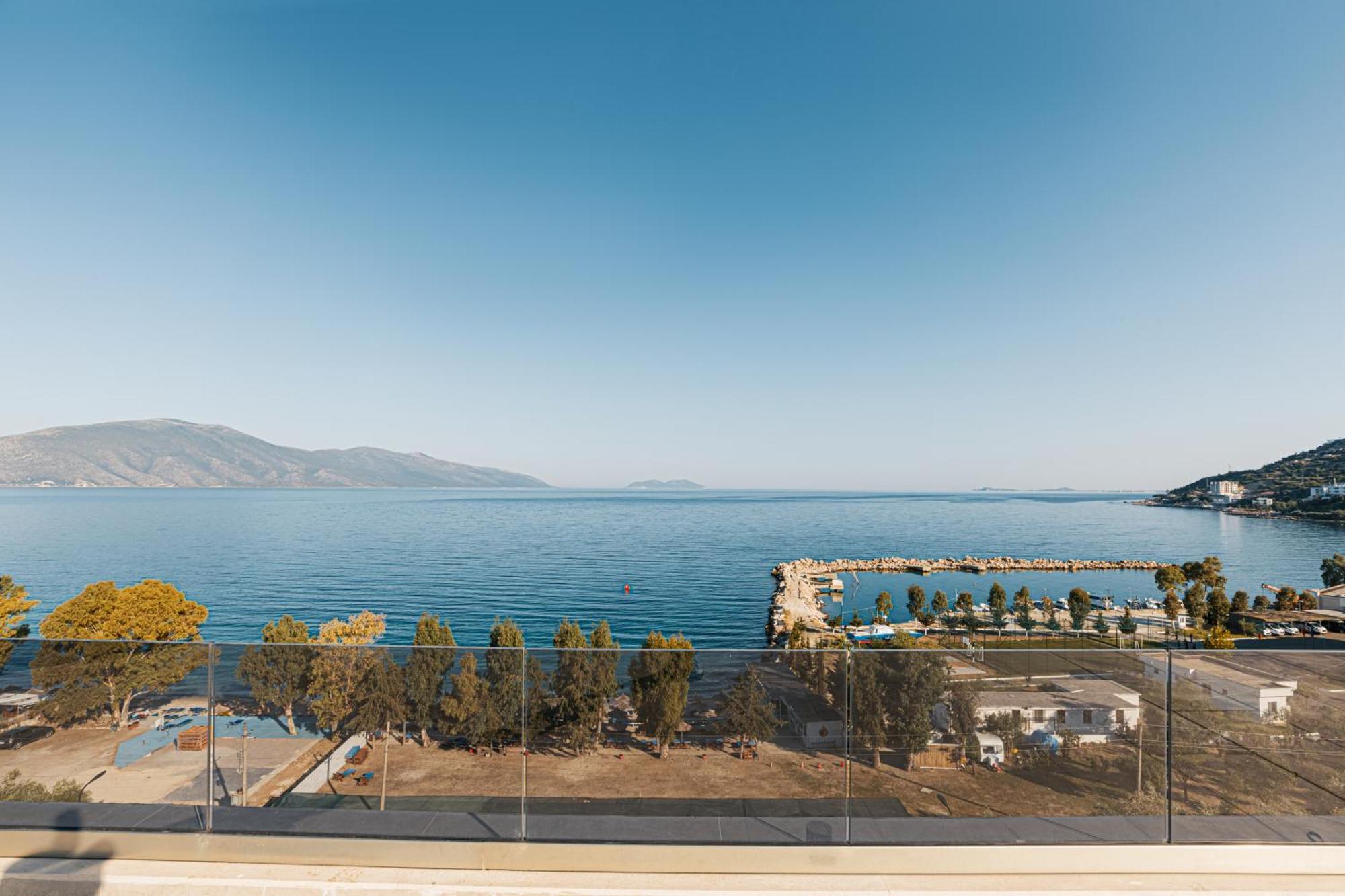 Mazarine Hotel, Vlorë, Albania Radhimë Exterior foto